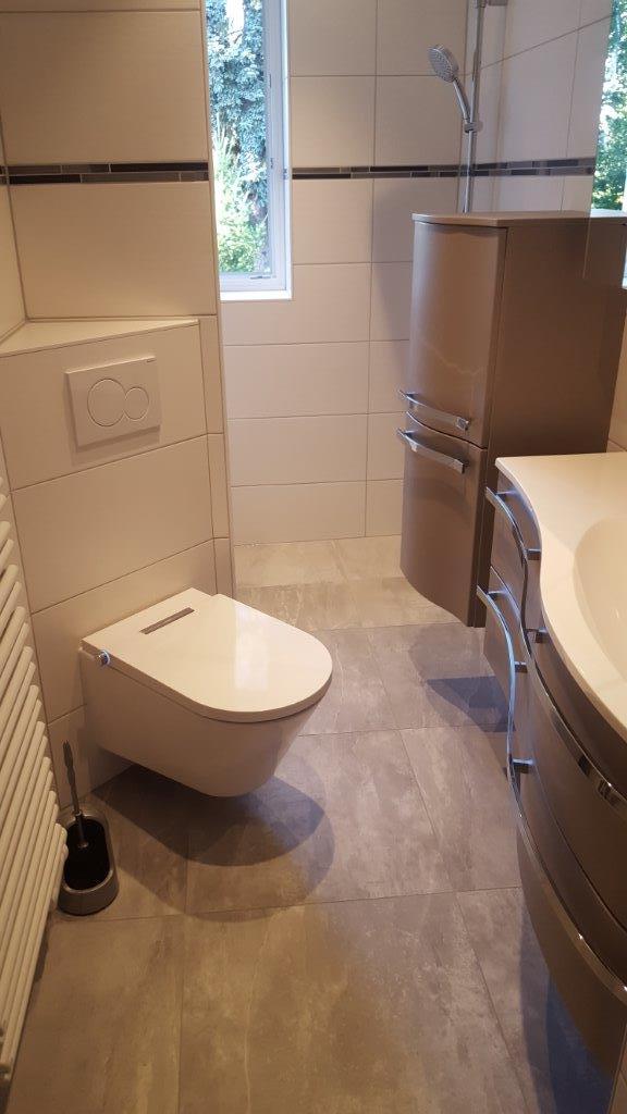 Fertigstellung eines fugenlosen Badumbaus in Berlin