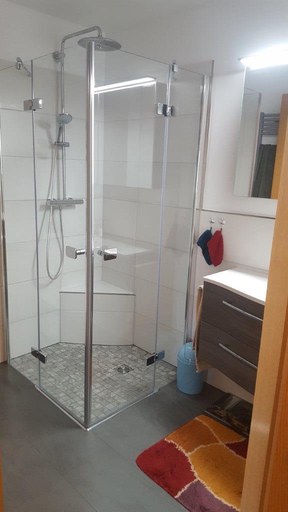 Detailansicht: Hochwertige Armaturen im modernen Badumbau